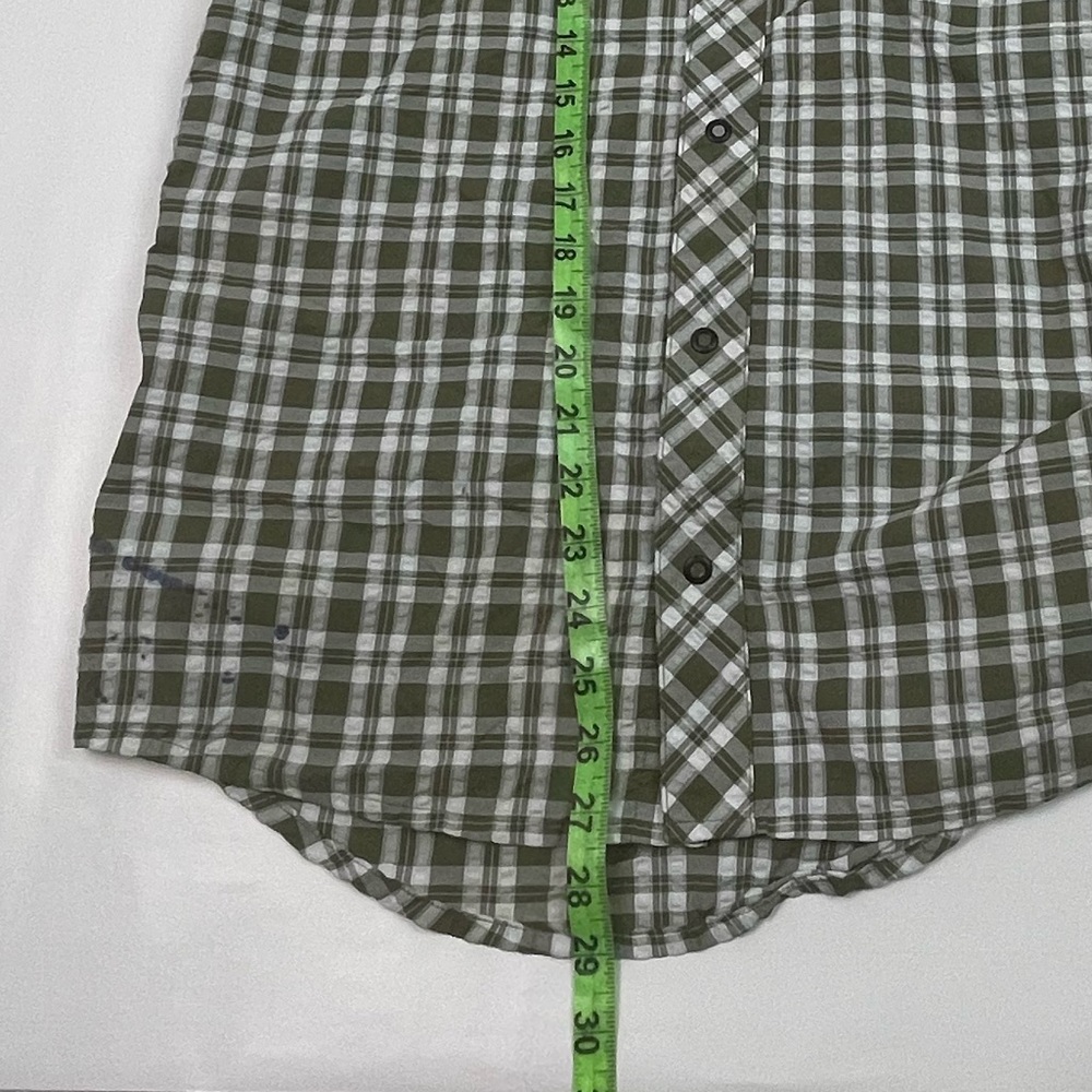 Under Armour Button Up Athletic Light Weight Shirt - image 4